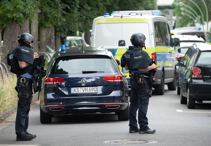 Zwaarbewapende politieagenten op de been in Frankfurt.