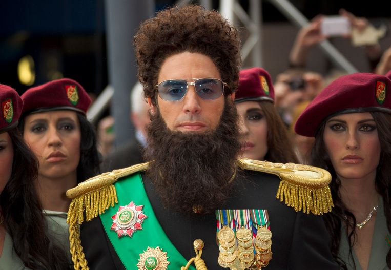 Komiek Sacha Baron Cohen tijdens de premiere van zijn film 'The Dictator'. Beeld AP