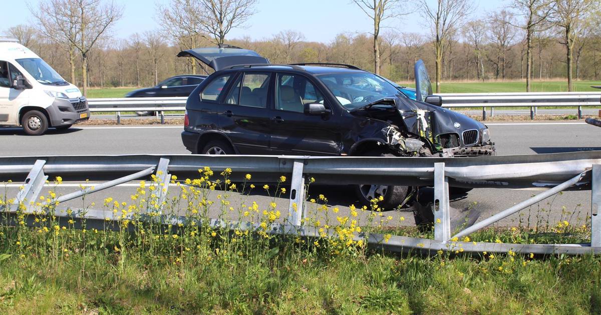 Automobilist gewond na botsing met vrachtwagen op A2 richting Boxtel.