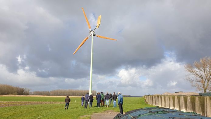Voorbeeld van een kleine windmolen in de Gelderse gemeente Buren.