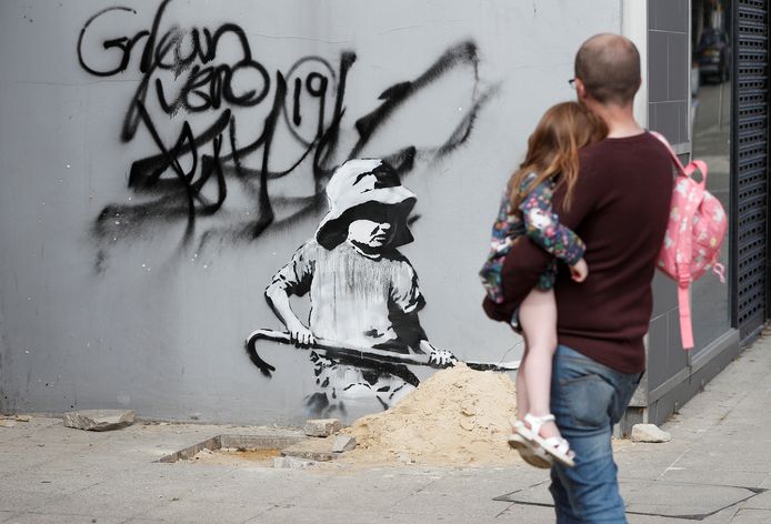De streetart die Banksy maakte tijdens zijn vakantie aan de Britse Noordzeekust. Het zandkasteeltje zelf is intussen verdwenen.
