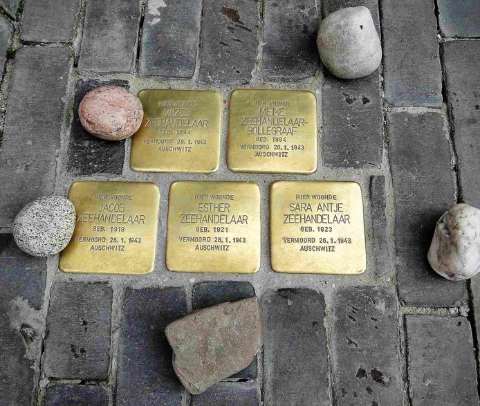 Vijf Stolpersteine elders in Zwolle.