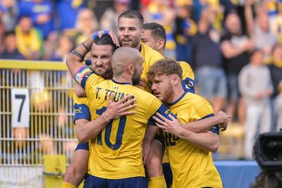 L'Union étrille Genk et revient dans le sillage de l'Antwerp