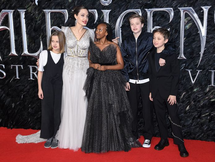 Van links naar rechts: Vivienne, Angelina Jolie, Zahara, Shiloh en Knox.