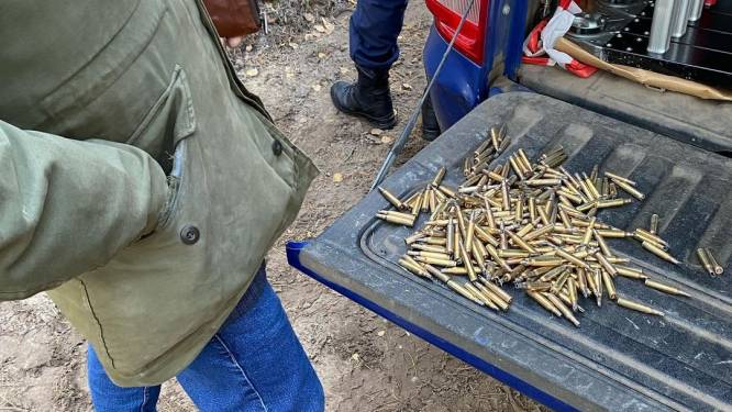 Man loopt door militaire oefening op Veluwe en moet zijn zakken legen: ‘Dit kun je verkopen of omsmelten’