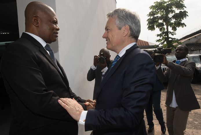 De Belgische minister van Buitenlandse Zaken Didier Reynders met de Congolese minister van Binnenlandse Zaken Evariste Boshab tijdens een diplomatieke missie in 2016.