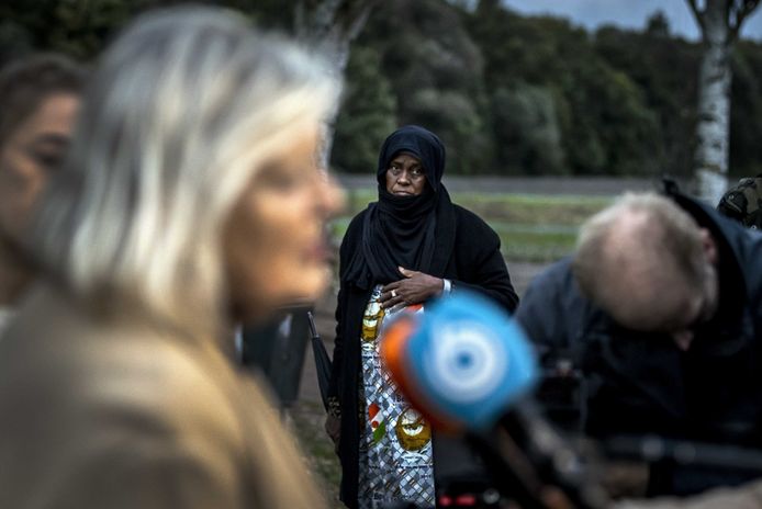 Broekers-Knol staat na afloop de pers te woord