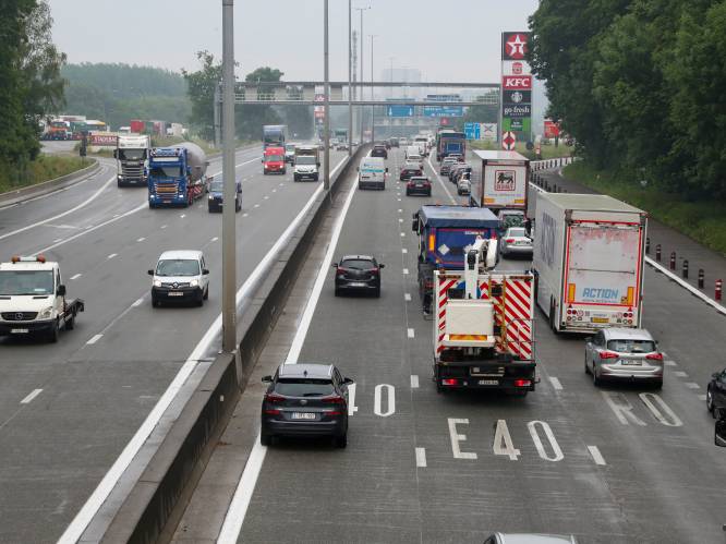 20 minuten vertraging na ongeval op E40 richting Brussel in Groot-Bijgaarden