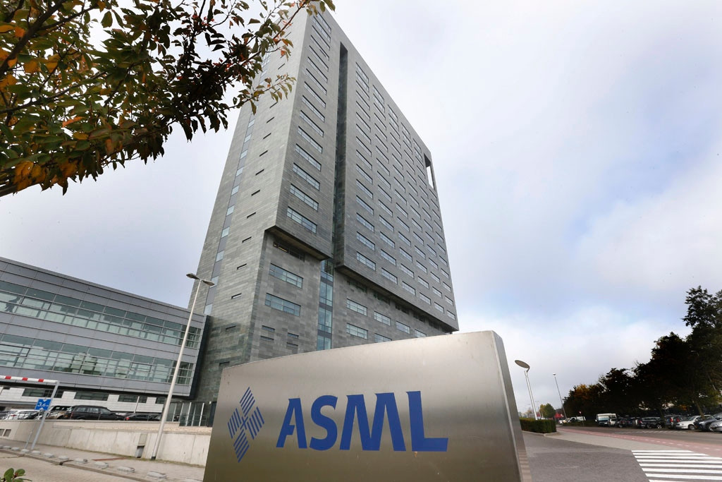 Asml. Эйндховен ASML. Голландия Вельдховен ASML. Завод ASML. Здание ASML.