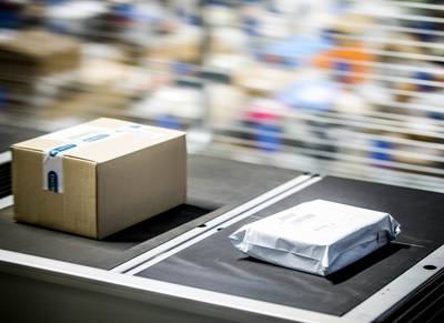 Europa wil pakjes versturen binnen EU goedkoper maken