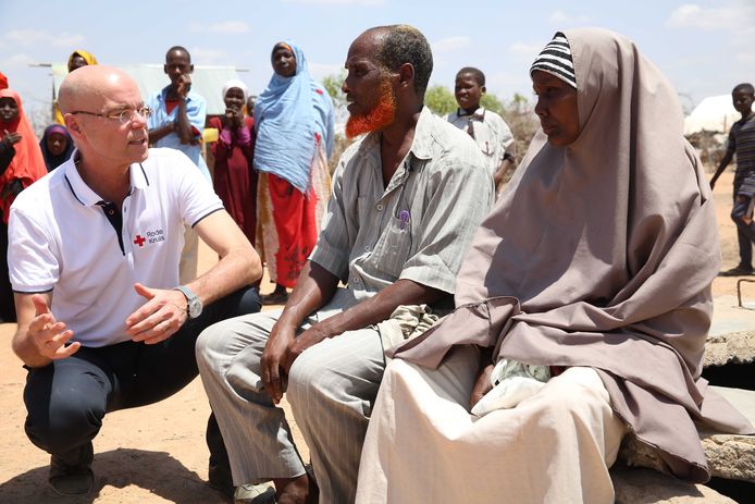 Het aantal slachtoffers van de extreme droogte in Kenia stijgt snel. ,,Ik heb gezien dat mensen totaal uitgeput zijn van de honger'', zegt Gijs de Vries, directeur van het Rode Kruis.