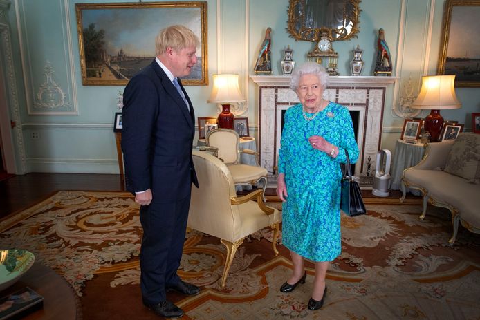 Archiefbeeld. Boris Johnson op audiëntie bij Queen Elizabeth.