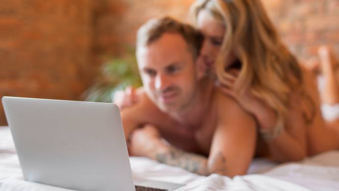 Porno kijken is goed voor vrouwen (en slecht voor mannen)