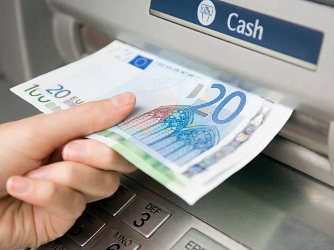 Mag jouw bankier vragen waarom je geld afhaalt?