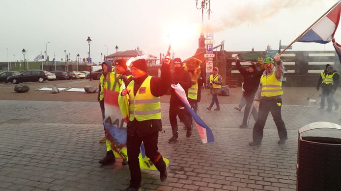 Gele Hesjes protesteren in Vlissingen tegen het VN-migratiepact en 'de klimaatleugen’.