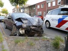 Automobilist botst tegen meerdere geparkeerde auto's tijdens dollemansrit in Roosendaal