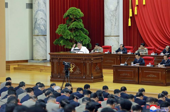 Kim Jong-un sprak naar verluidt zeven uur lang op de partijbijeenkomst.