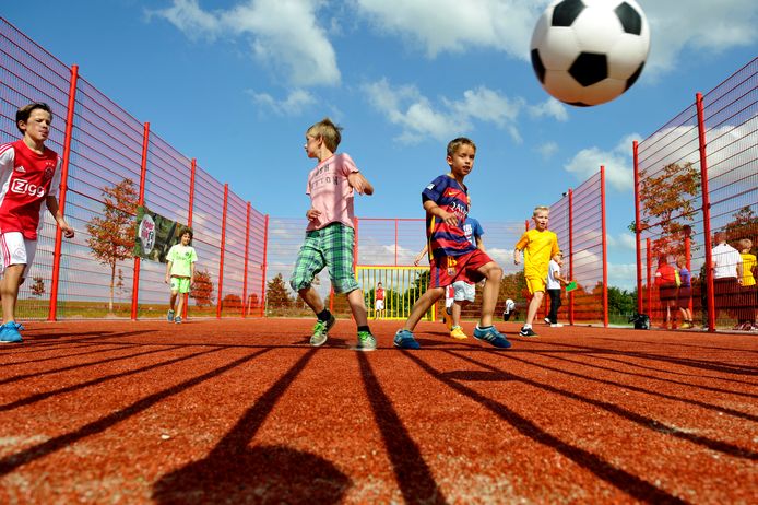 Fijnaart heeft al wel een voetbalkooi. Zevenbergen nog niet.