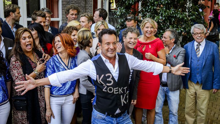 Gerard Joling en andere SBS-presentatoren tijdens de najaarspresentatie afgelopen augustus in dierentuin Artis. Beeld anp