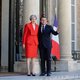 Dáár zouden ze eens over moeten schrijven: De te korte jasjes van Theresa May