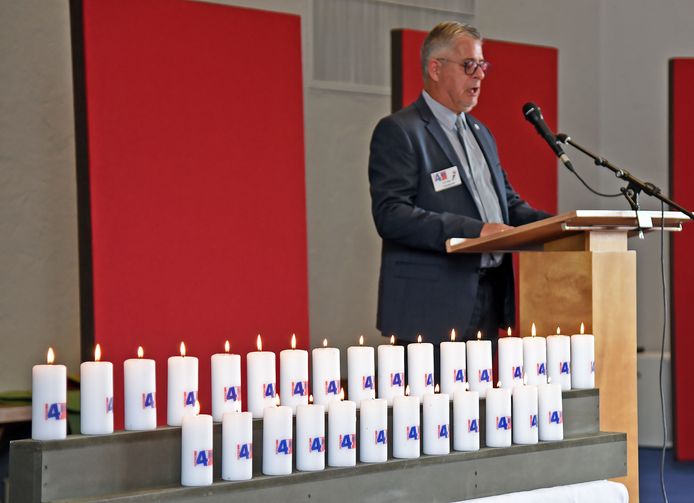 Arno Boidin, voorzitter van de Stichting Comité 4 mei Oostburg tijdens de herdenking in 2020.