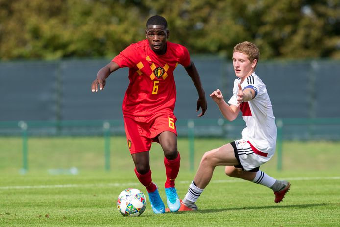 Eliot Matazo bij de nationale U18.