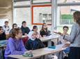 Gevluchte Oekraïense kinderen startten vorig jaar april met nieuwkomersonderwijs in Bennekom. Door een tekort aan leerkrachten krijgen tientallen jonge kinderen met een vluchtelingenachtergrond in de gemeente Ede sinds kort nog maar halve weken les.