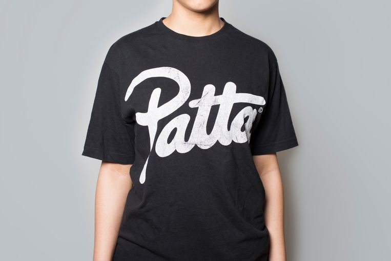 Het Patta t-shirt: een flink logo, grote pasvorm, elementair ontwerp en een toegankelijke prijs. Beeld Annabel Miedema