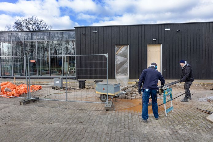 Het nieuwe clubgebouw van voetbalverenigingen CION en Deltasport aan de Kooikersweg in Vlaardingen is momenteel in aanbouw.