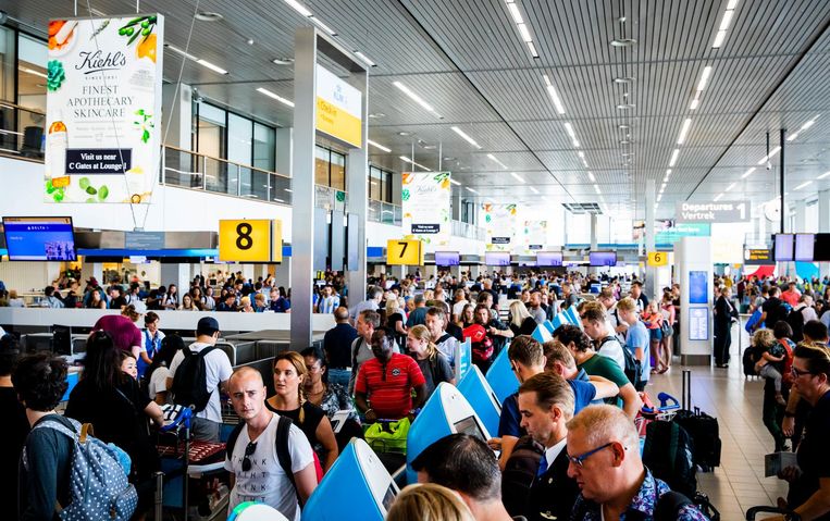 Schiphol verwacht tot 13 mei 5,4 miljoen passagiers Beeld ANP