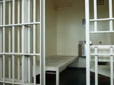 Deux détenus s’évadent d'une prison de haute sécurité par un trou creusé dans leur cellule