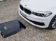 BMW ontwikkelt gigantisch pad voor draadloos opladen wagens
