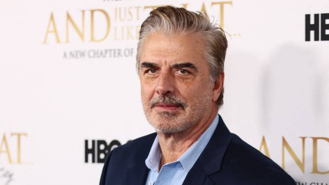 Na de vele beschuldigingen: Chris Noth niet langer te zien in laatste aflevering van ‘And Just Like That…’