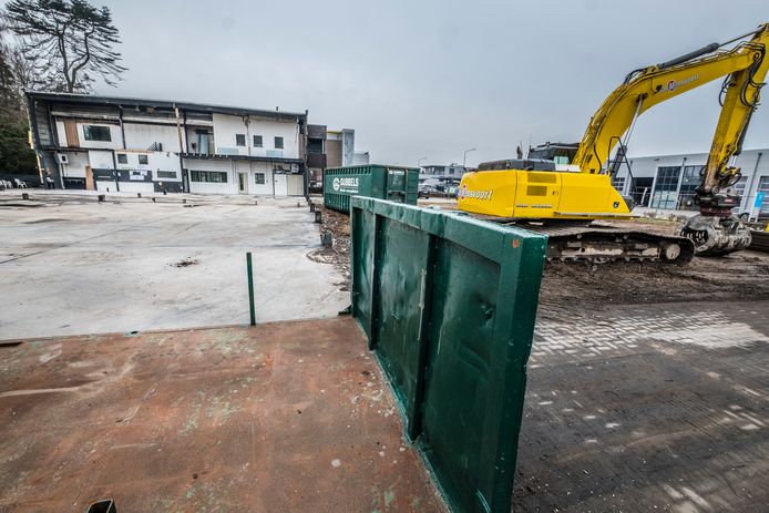 De loods E-Bike4all aan de Kovel in Cuijk is nu helemaal gesloopt en opgeruimd. Alleen het kantoor staat er nog.