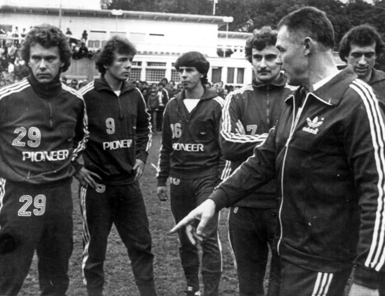 Rinus Michels tijdens een van de eerste trainingen van FC Köln, 1980. Beeld ANP