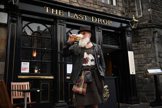 Pubs in Schotland mogen vanaf komend weekend geen alcohol meer schenken.
