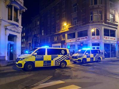 Mogelijk schot gelost op auto vol geld in Antwerpse Lange Leemstraat: politie stelt perimeter in