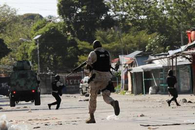 Des gangs prennent d’assaut une prison à Port-au-Prince, plusieurs détenus s’évadent