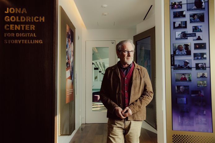Steven Spielberg in het gerenoveerde hoofdkwartier van de USC Shoah Foundation in Los Angeles. ‘Schindler’s List heeft de tijd doorstaan.’