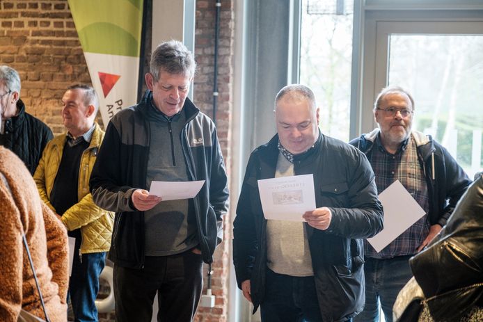 Deze nieuwe streekkenners zijn tevreden met hun kersvers diploma.