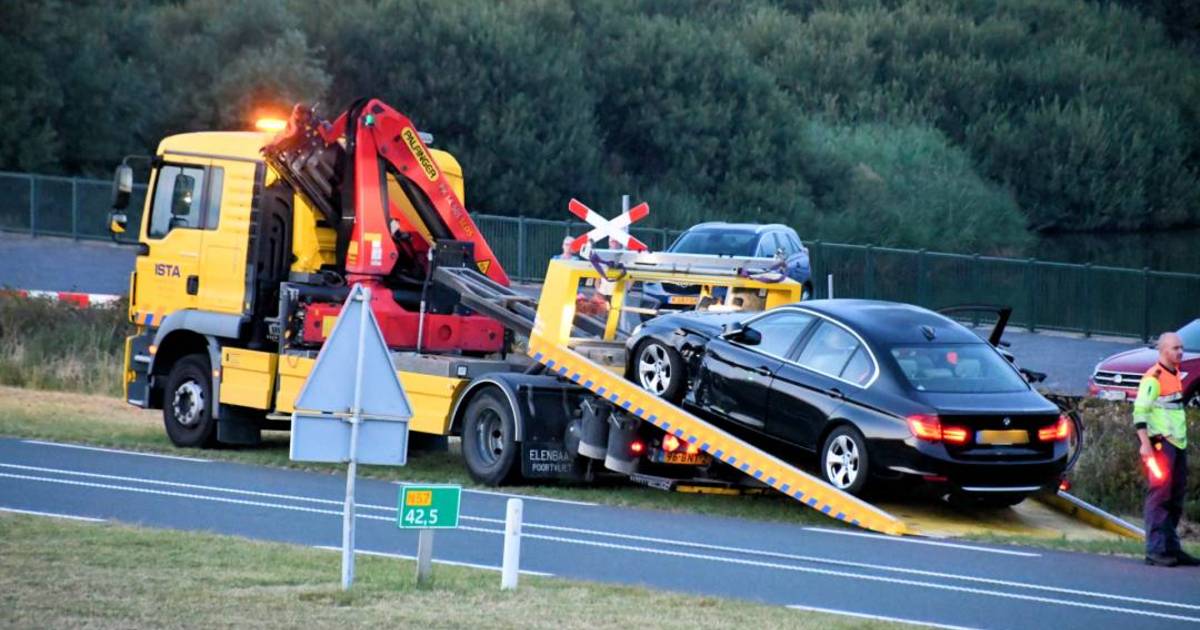 Meerdere auto's beschadigd na ongeluk op Brouwersdam
