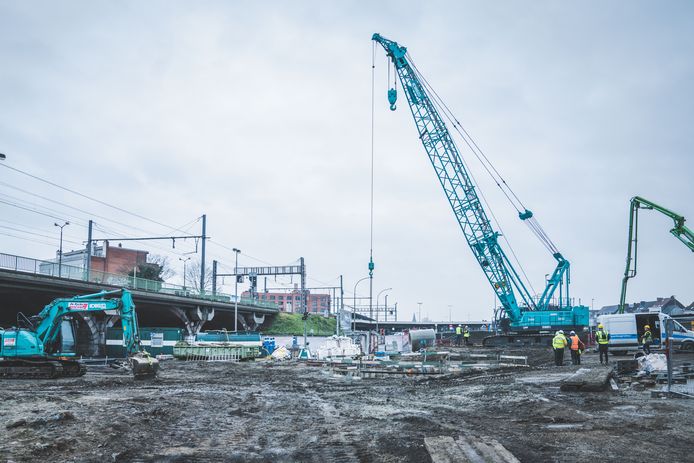 De Dampoort: normaal een verkeerskluwen, vandaag een spectaculaire werfzone.
