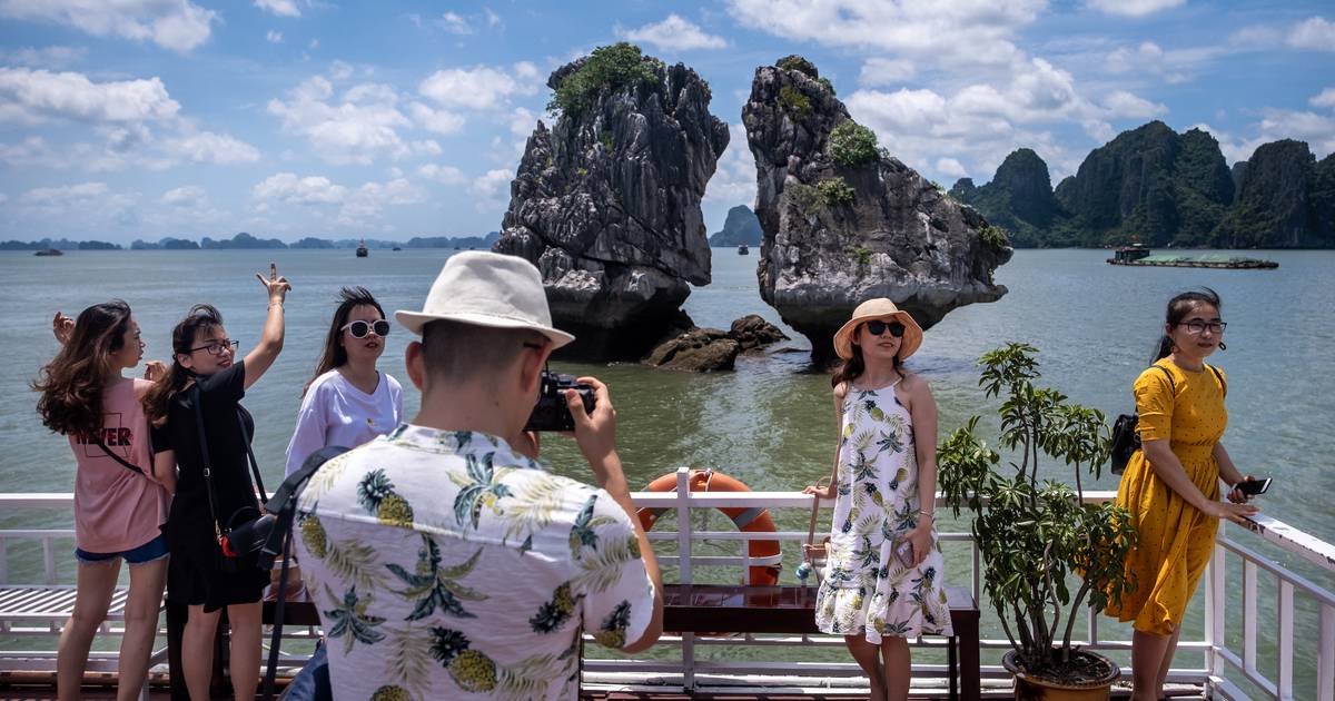 The famous ‘kissing rocks’ in Vietnam are in danger of collapsing |  for travel