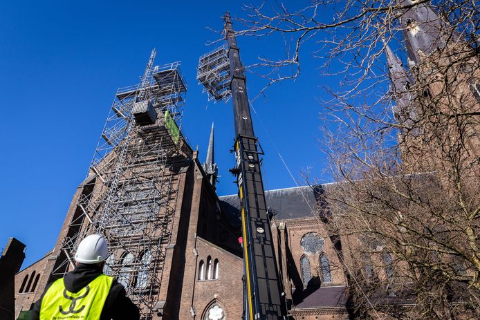 De Catharinakerk in Eindhoven staat deels in de steigers voor groot onderhoud.