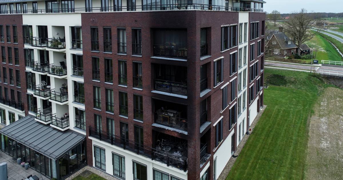 Twee #doden bij uitslaande #brand in wooncomplex in #Delden.