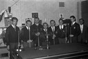 Henk van de Veerdonk (tweede van rechts) als fanatiek biljarter in de jaren 60.