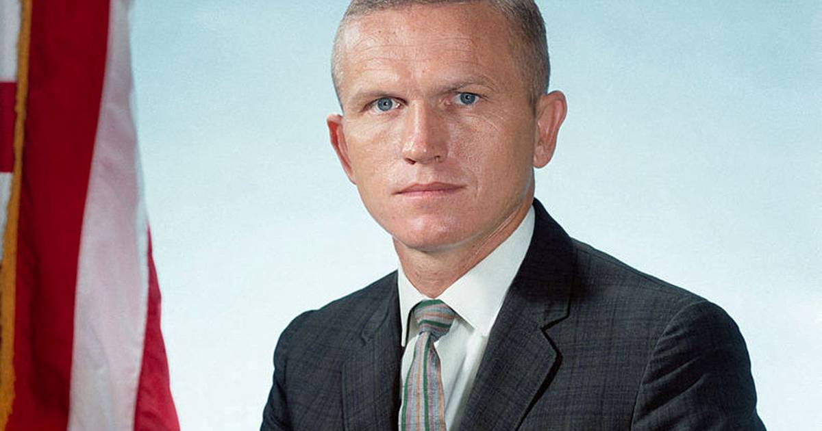 Astronaut Bormann, who was the commander of the first mission to the moon, has died  Science and the planet