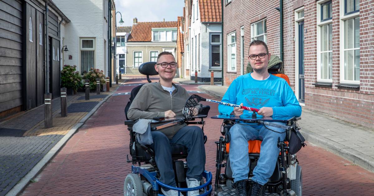 Joël en Aron uit Scherpenisse hebben voor hun geliefde E-hockey nieuwe, dure rolstoelen nodig | Thol