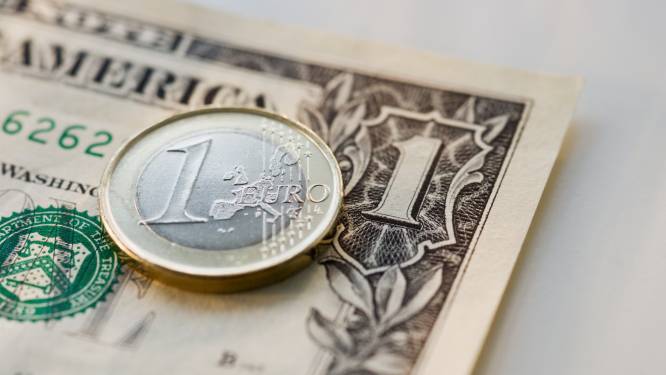 Dollar voor het eerst in 20 jaar evenveel waard als de euro, en dat belooft niet veel goeds