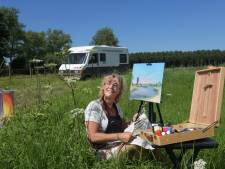 Waar de wind haar brengt, daar zet Catherine (57) het liefst haar schildersezel neer